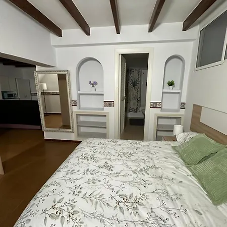 Almar Apartment *
